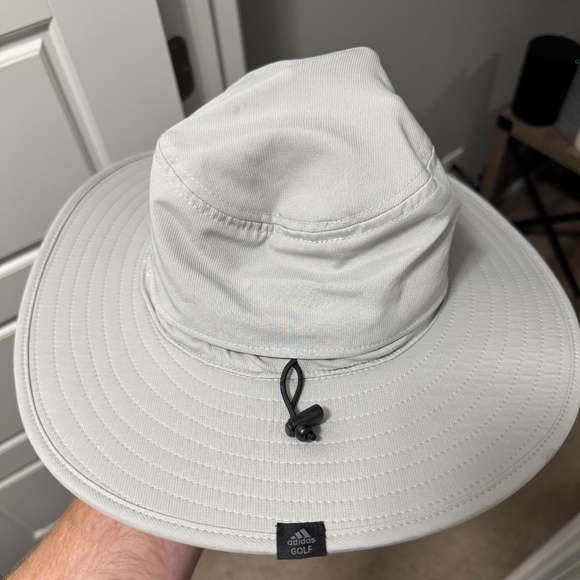Adidas large brim golf hat in light grey - Picture 2 of 4